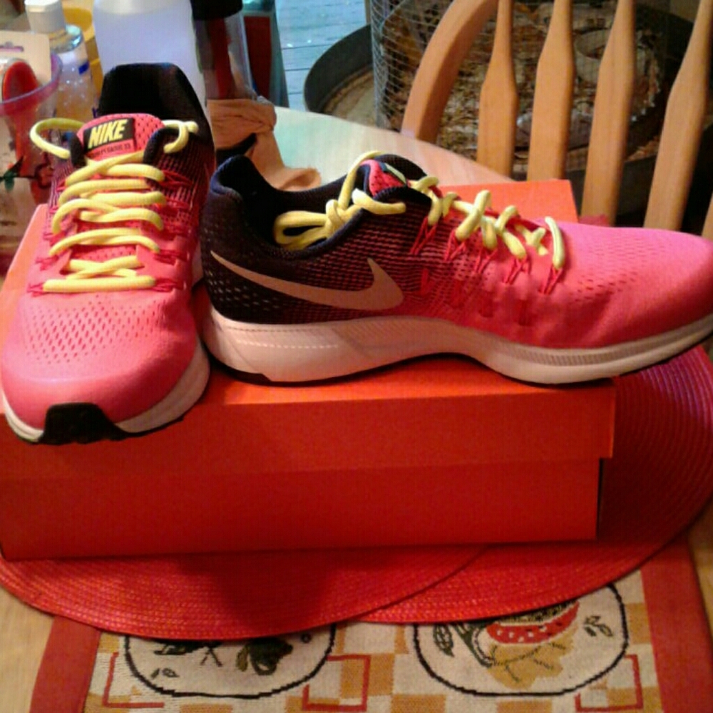 NWT, NIKE Zoom Pegasus 33 (GS) Running Shoes, 6.5Y/8W💖